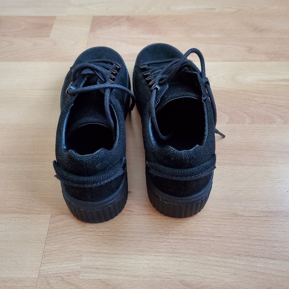 Shoes - Picture 3 of 4